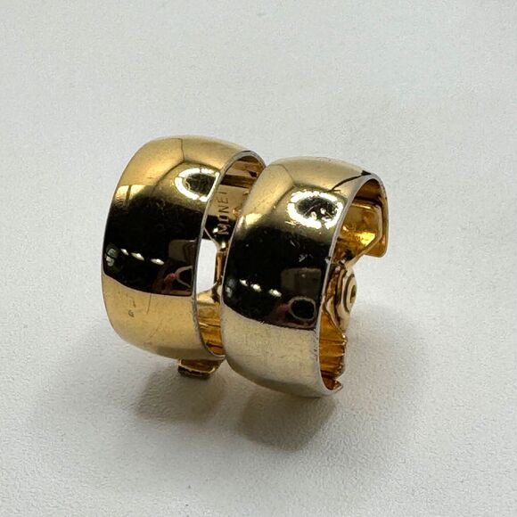 Vintage MONET Hoop Clip On Earrings Shiny Wide Gold Tone - Picture 1 of 10